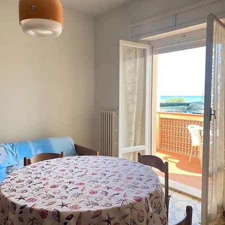 Fronte Mare Bilocale 2-3 Posti, Int 4 * Marcelli